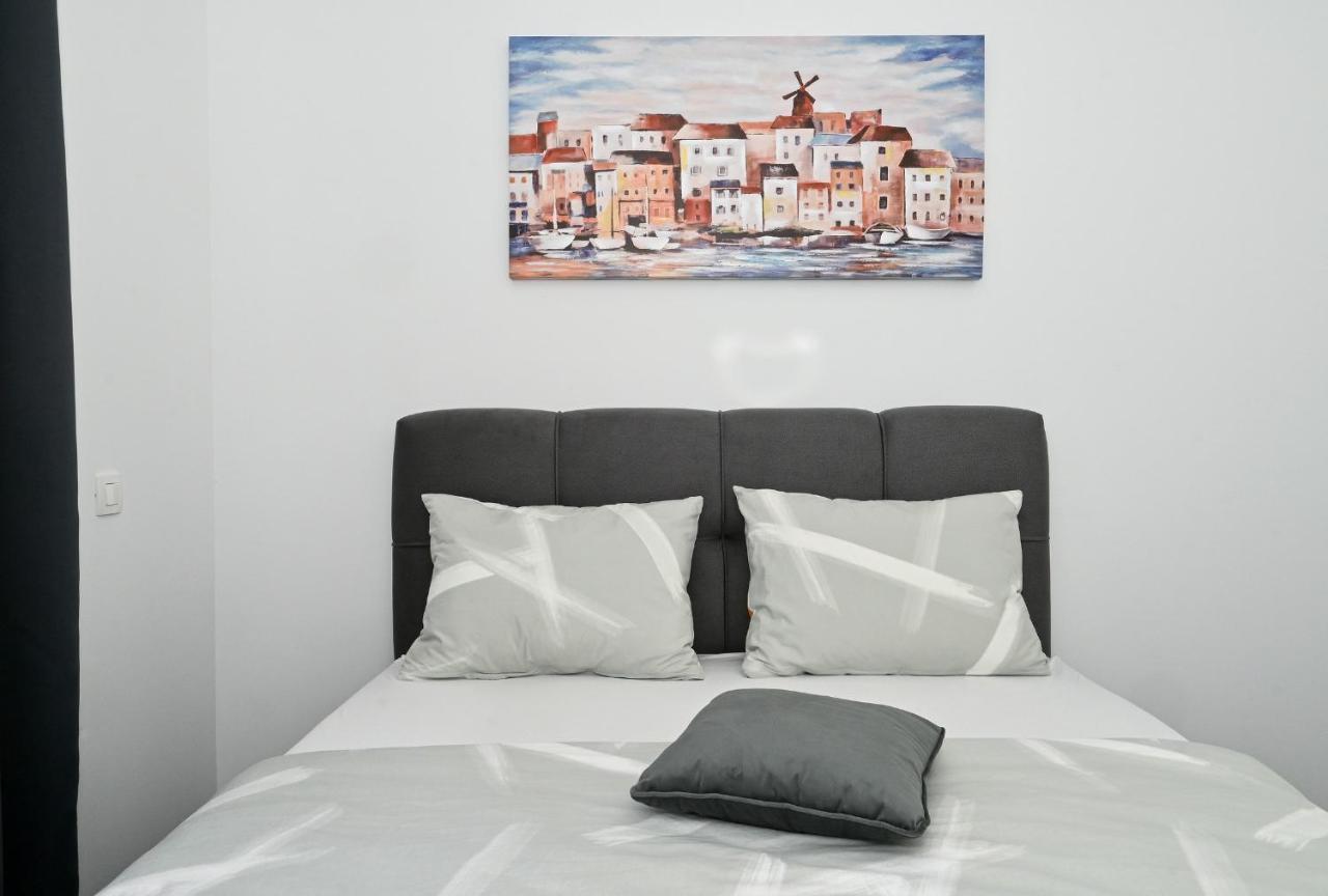 Luxury Apartment White Crystal Каштела Экстерьер фото