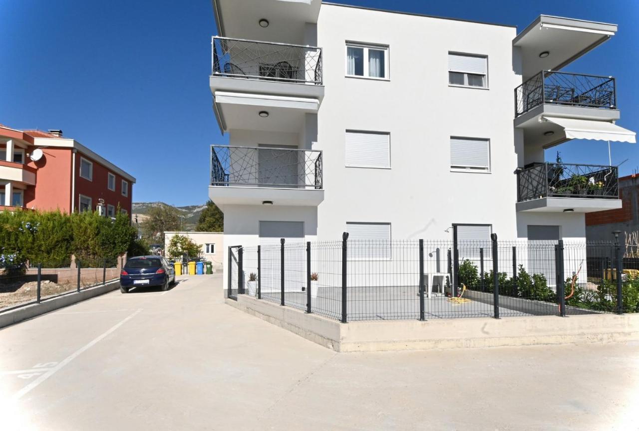 Luxury Apartment White Crystal Каштела Экстерьер фото